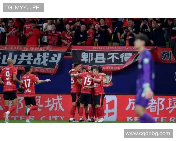 蓉城比赛突生变故胡荷韬伤退古尔芬克尔临危登场力挽局势 蓉城比赛突生变故胡荷韬伤退古尔芬克尔临危登场力挽局势